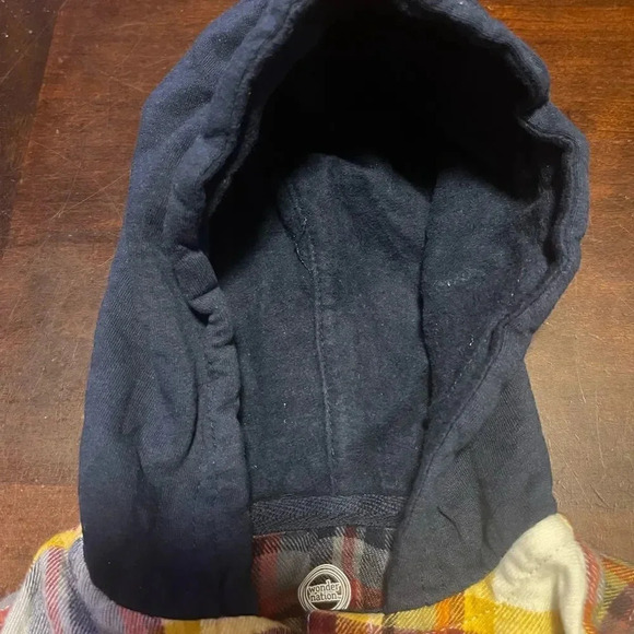 3/$12 long sleeve hooded shirt gently used. Bundle  3 or more $7. 00🎉 - Picture 4 of 7